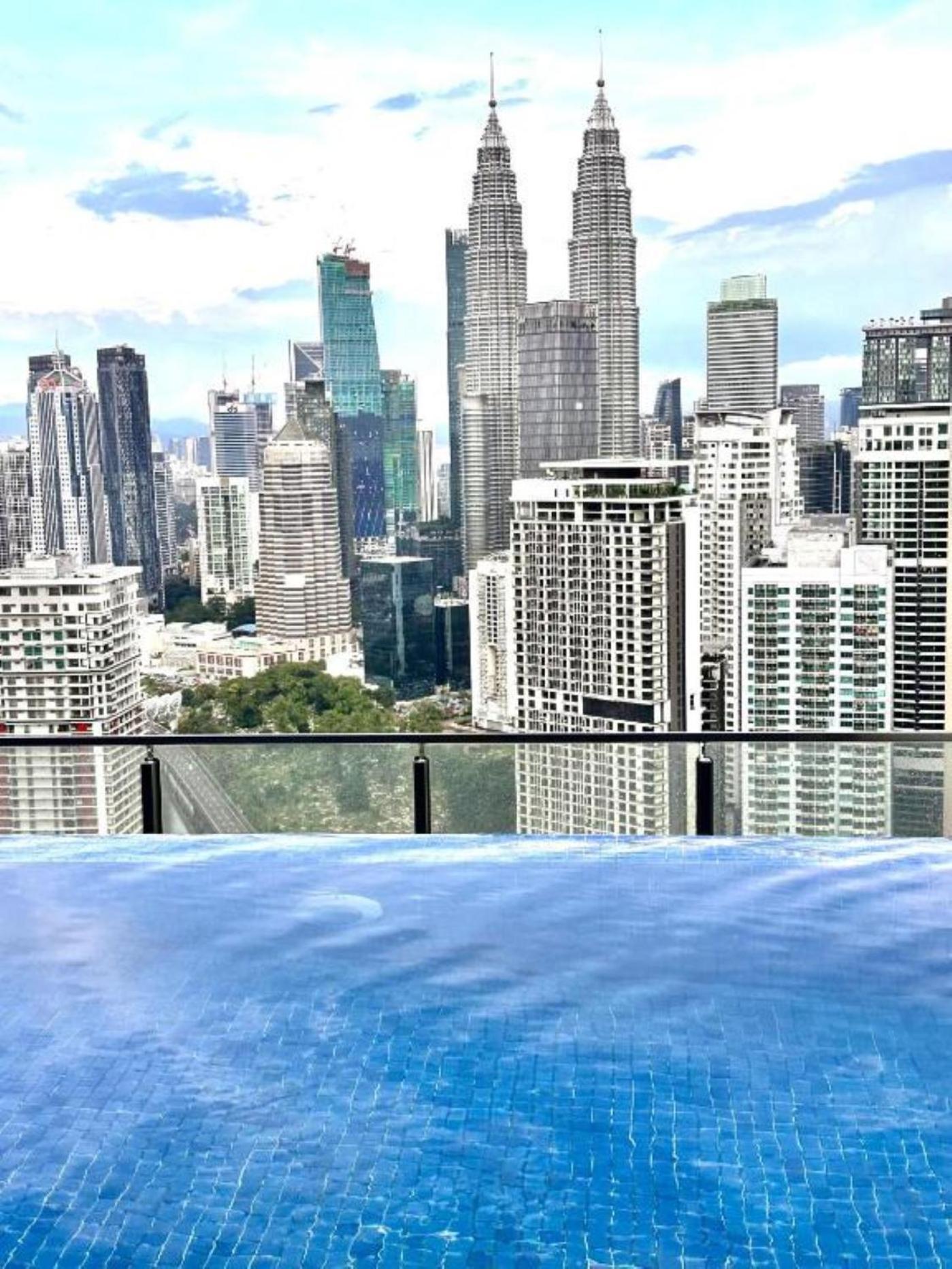 Deluxe Klcc Sky Pool By Alaman Apartemen